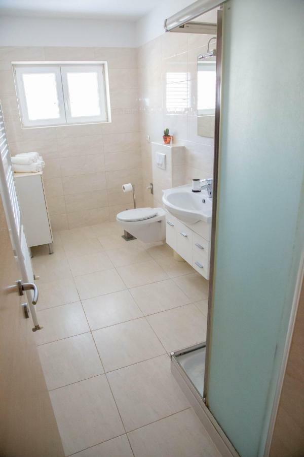 Апартаменты Apartman Matea Малинска Экстерьер фото